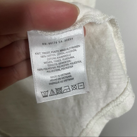 Little Yellow Button Medium Lace, Gray Shirt 3/4 - Picture 5 of 5